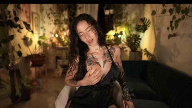 effylowell_ 02-07-2026 HD kiss hard lush legs