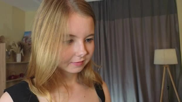 aracelysperlich 04-07-2026 HD cute moan strip love